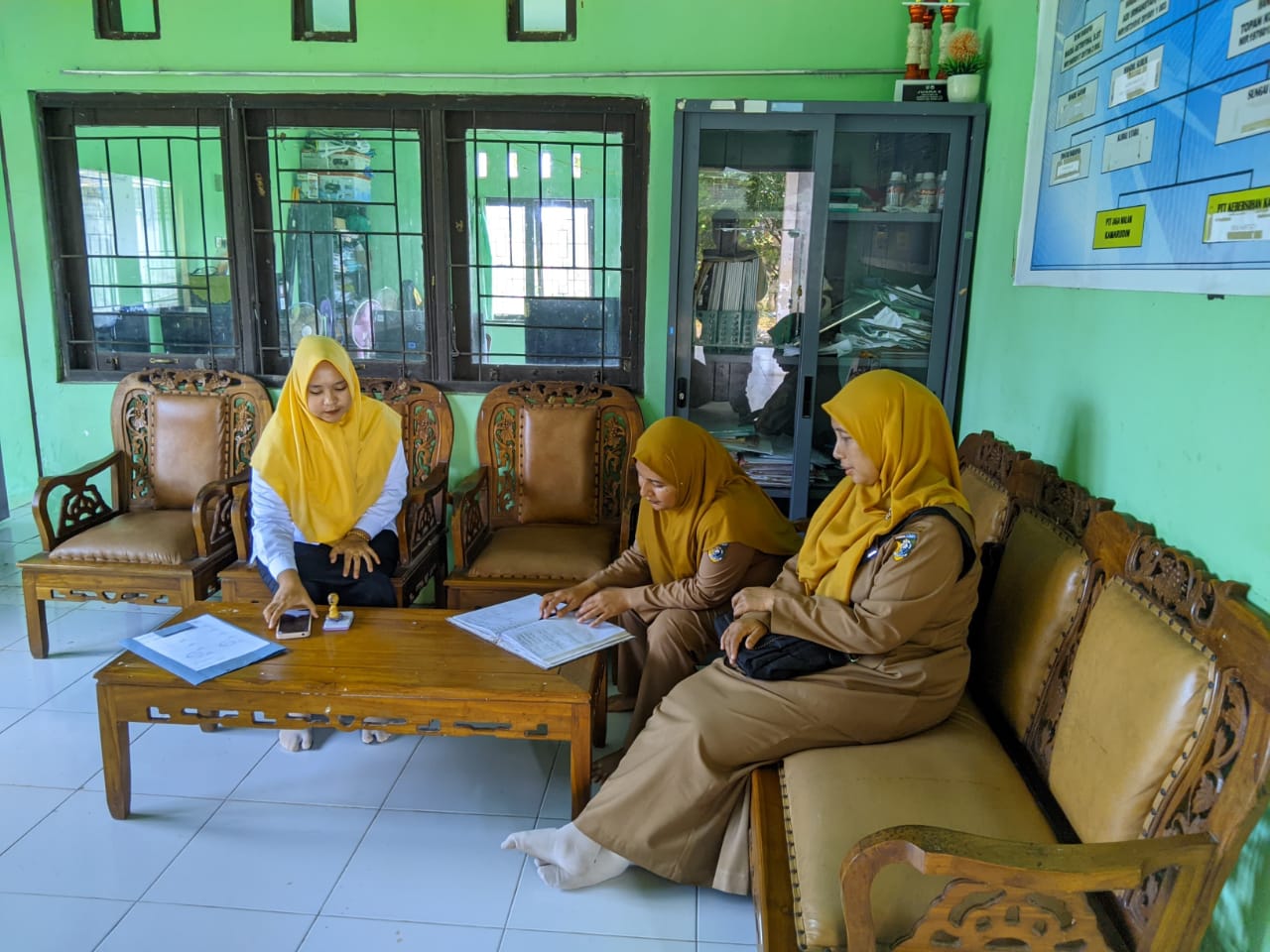 Identifikasi Kelompok Pembuat Telur Asin: Langkah Awal Menuju Pengembangan Produk Unggulan Daerah