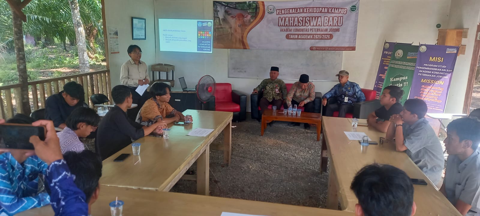 Disnakkeswan Tanah Laut Isi Kuliah Umum di Akademi Komunitas Peternakan Jorong